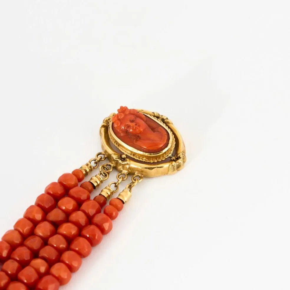 Bracelet manchette or et corail, époque Napoléon III