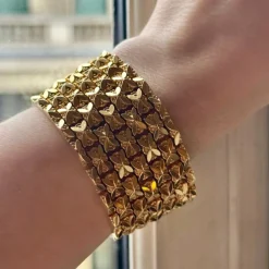 Bracelet manchette souple à maille fleurie