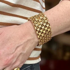 Bracelet manchette souple à maille fleurie