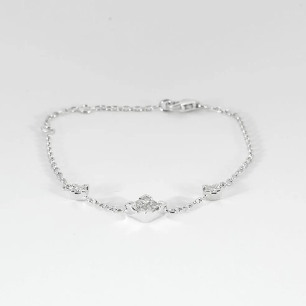 Bracelet motifs diamants tailles princesses.