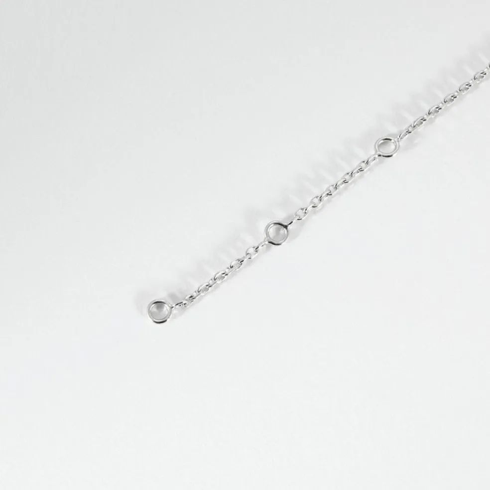 Bracelet motifs diamants tailles princesses.