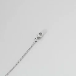 Bracelet motifs diamants tailles princesses.