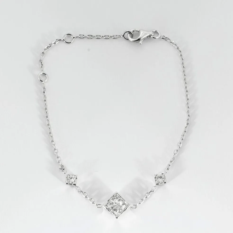 Bracelet motifs diamants tailles princesses.