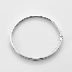 Bracelet or blanc 18 carats serti diamants baguette