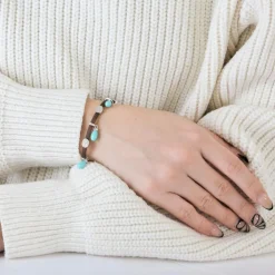 BRACELET OR BLANC, DIAMANTS ET TURQUOISE.
