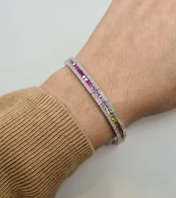 Bracelet or blanc, diamants et saphirs multi-couleurs