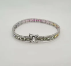 Bracelet or blanc, diamants et saphirs multi-couleurs