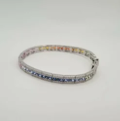 Bracelet or blanc, diamants et saphirs multi-couleurs