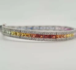 Bracelet or blanc, diamants et saphirs multi-couleurs