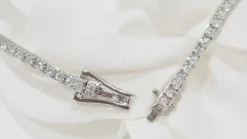 Bracelet or blanc et diamants