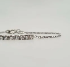 Bracelet or blanc serti d’une barrette de diamants
