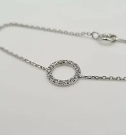 Bracelet or blanc serti d'un cercle de diamants