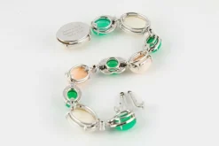 Bracelet or gris serti de corail blanc et de chrysoprases