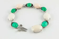 Bracelet or gris serti de corail blanc et de chrysoprases