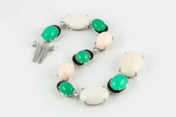 Bracelet or gris serti de corail blanc et de chrysoprases