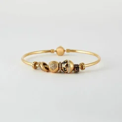 Bracelet or jaune 18 k et ses charms