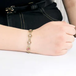 Bracelet or jaune, diamants et rubis