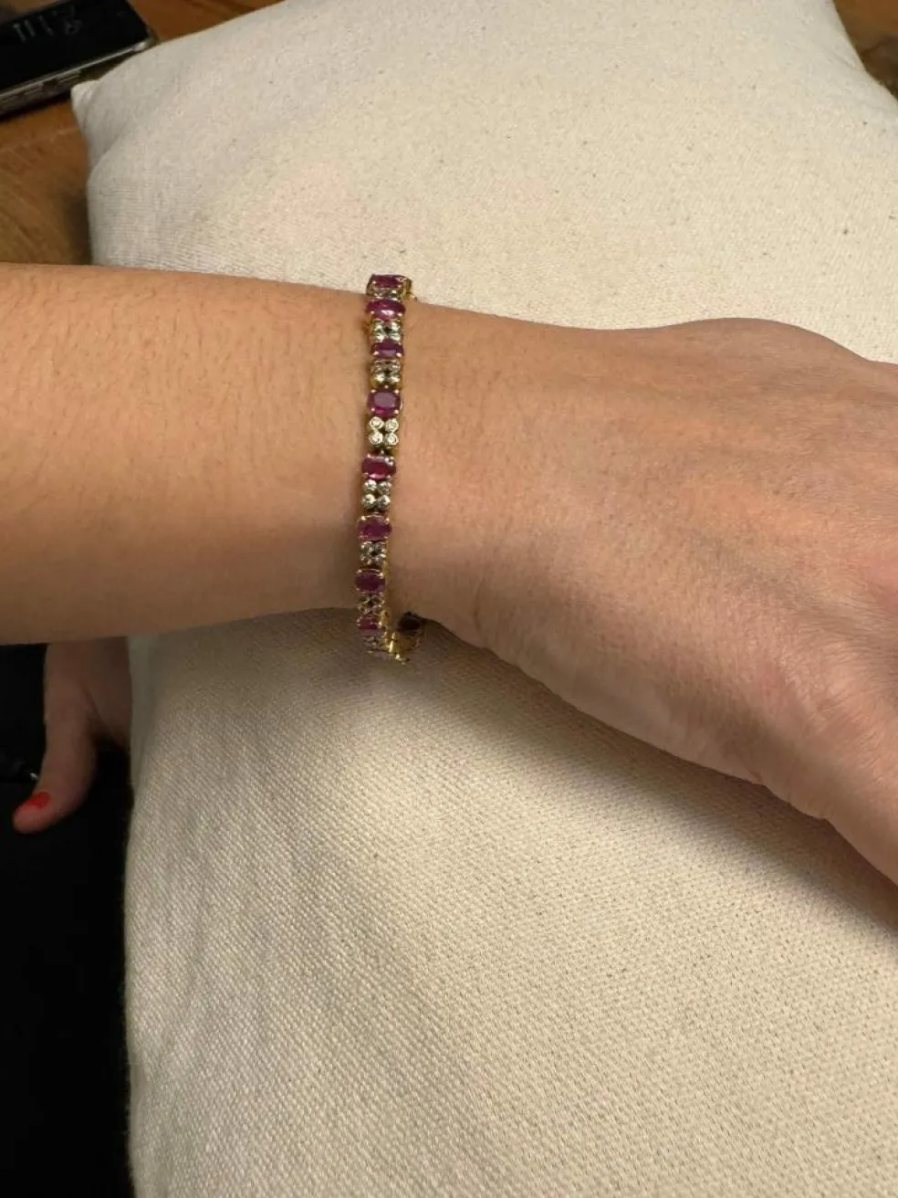 Bracelet or jaune diamants rubis