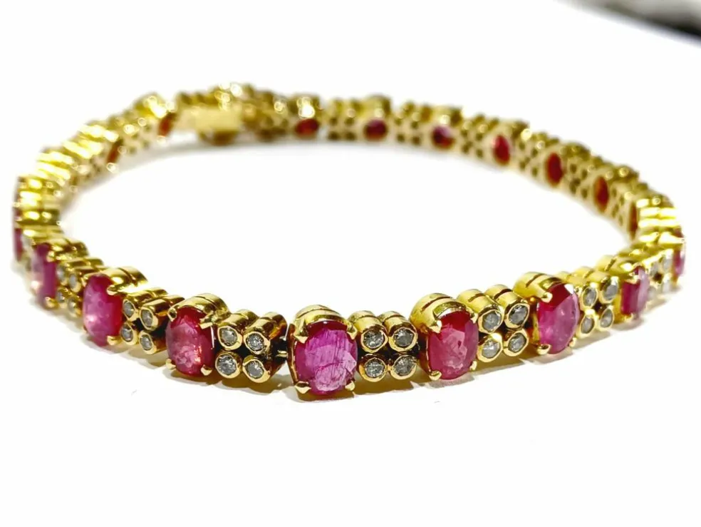 Bracelet or jaune diamants rubis