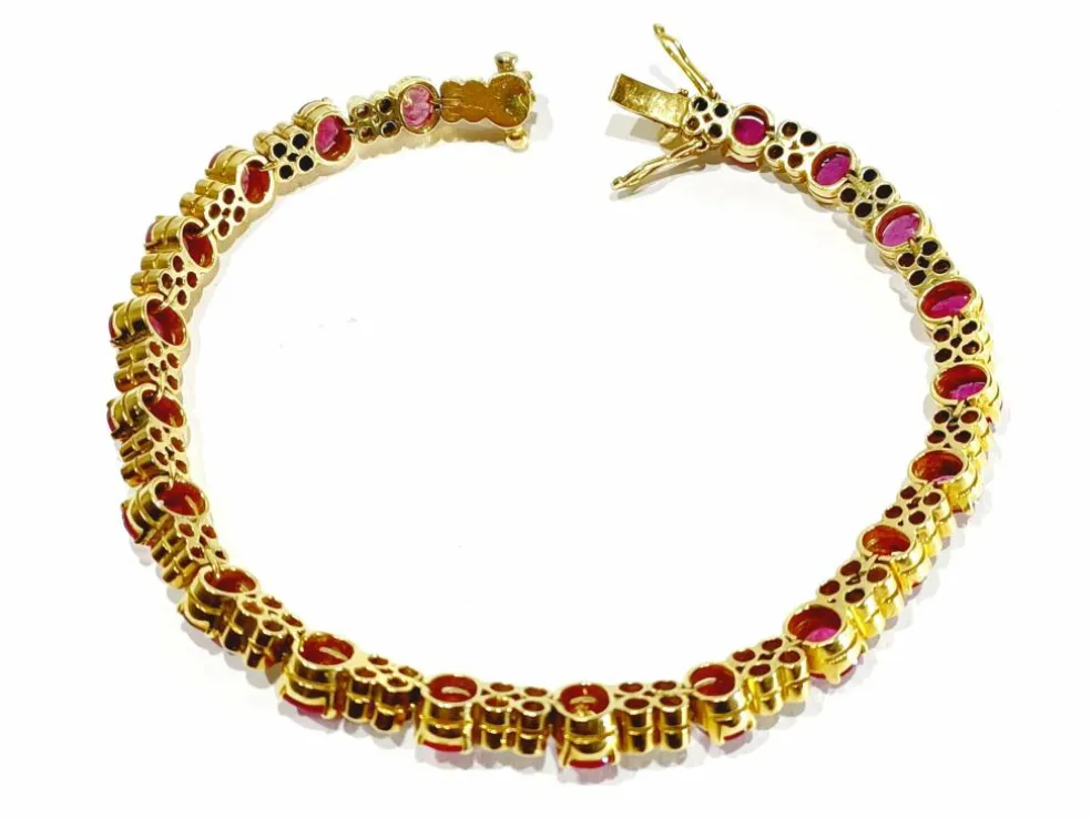 Bracelet or jaune diamants rubis