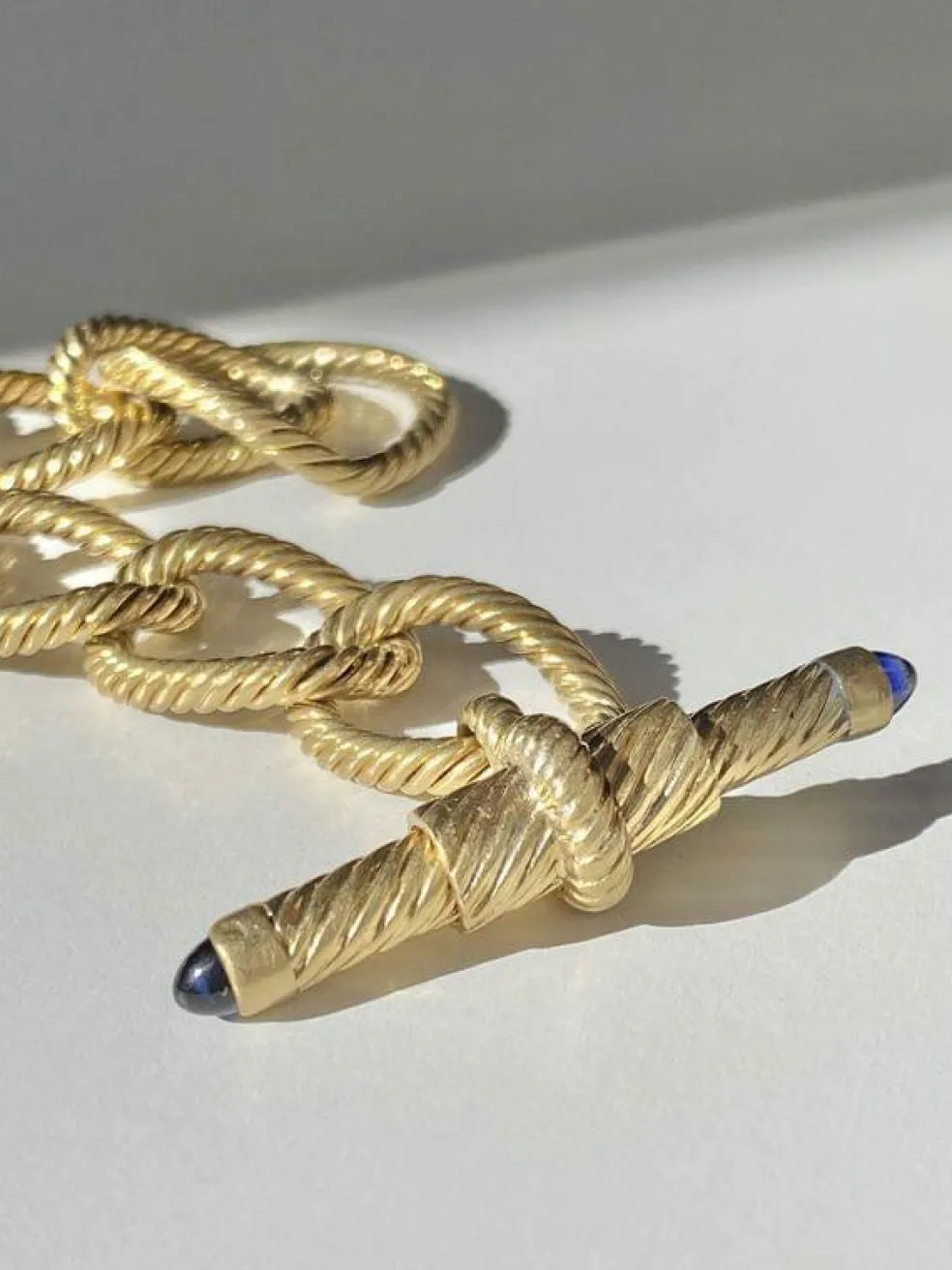 Bracelet or jaune et saphirs