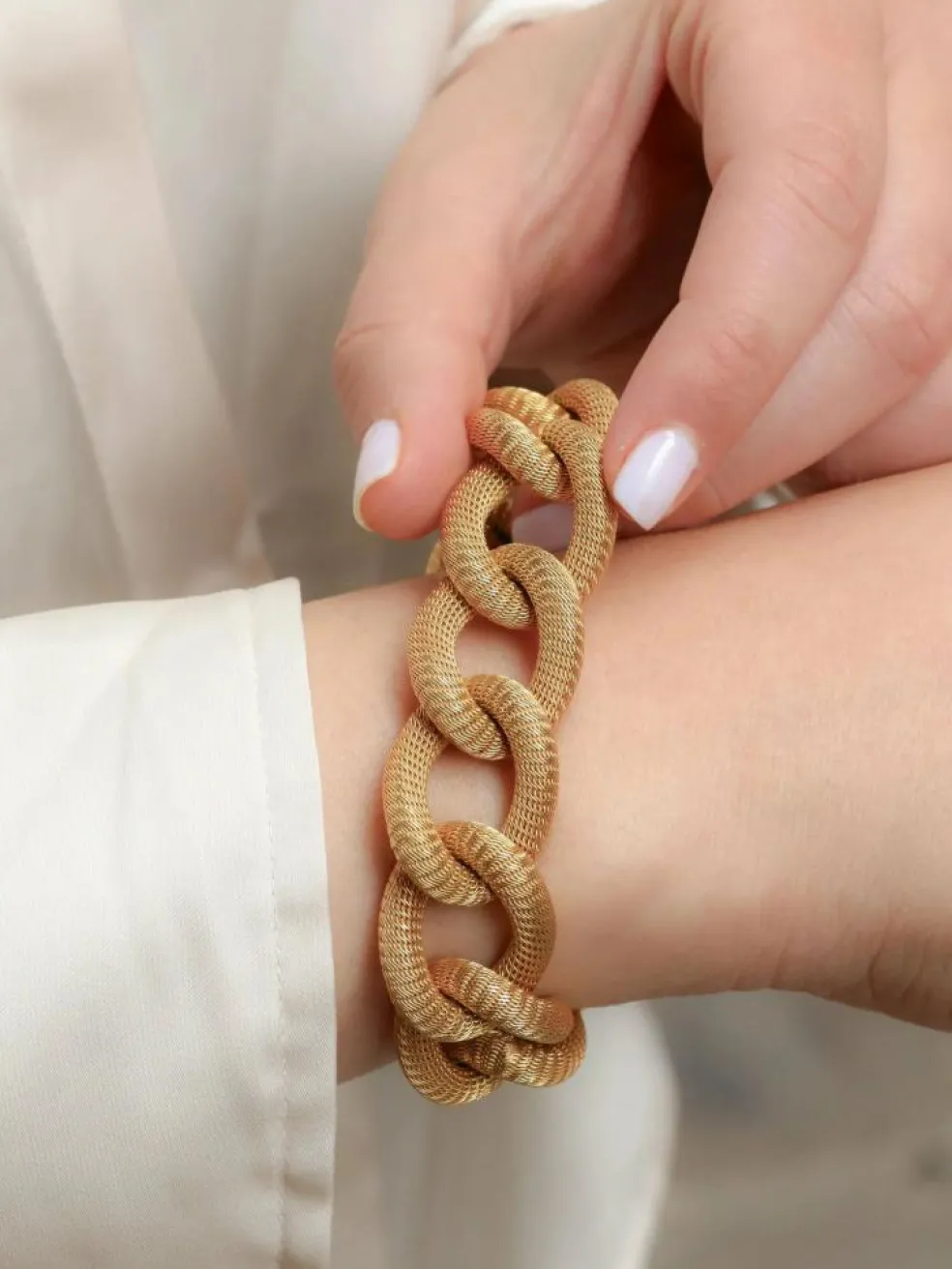 Bracelet or jaune maillons texturés ovales