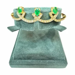 Bracelet or jaune émeraudes diamants