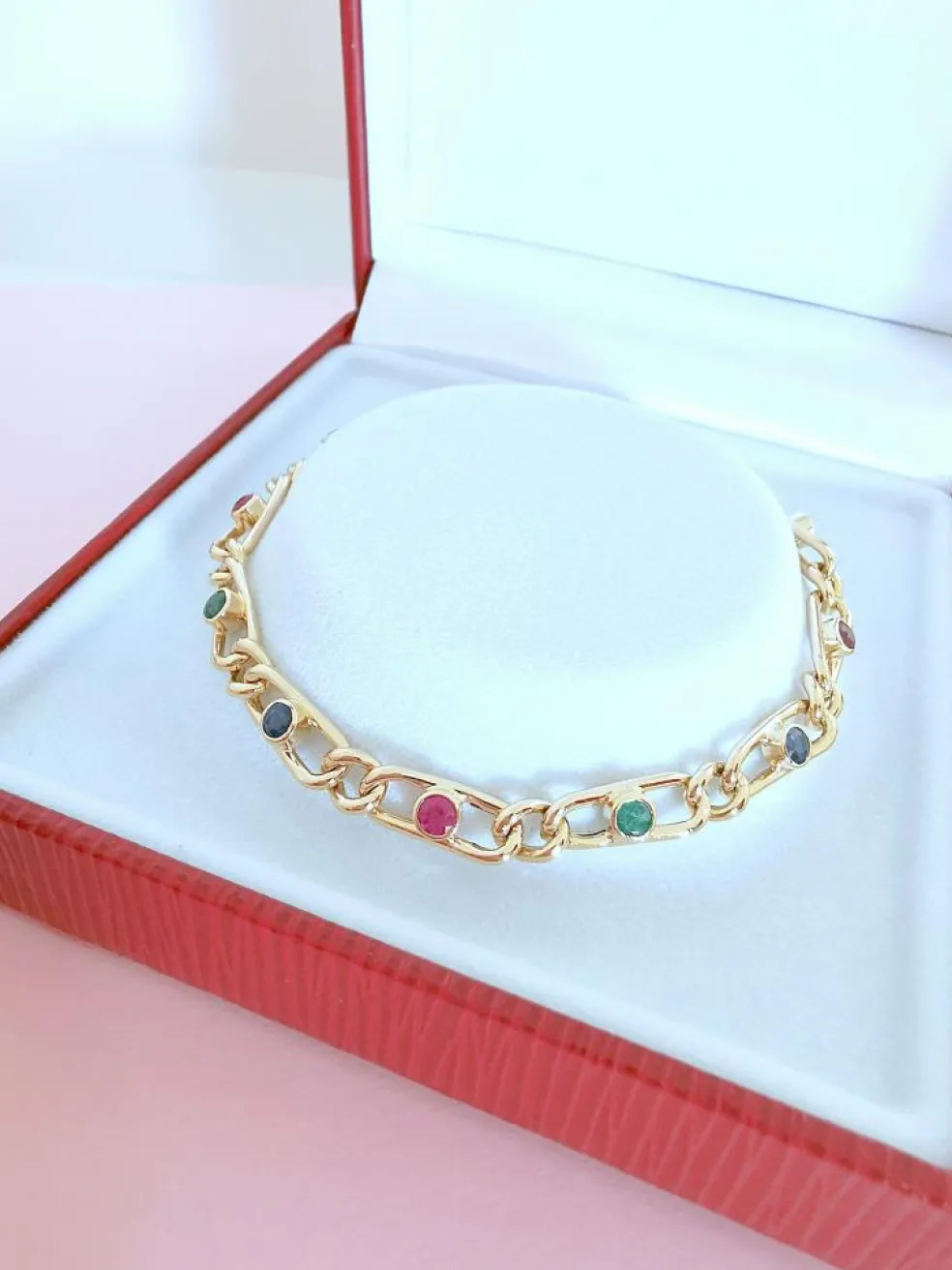 Bracelet or jaune émeraudes rubis saphirs