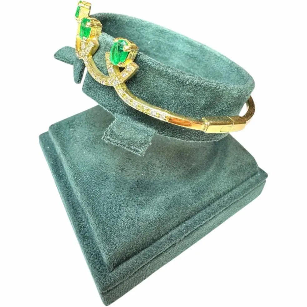 Bracelet or jaune émeraudes diamants