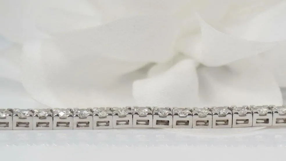 Bracelet rivière en or blanc et diamants 6cts