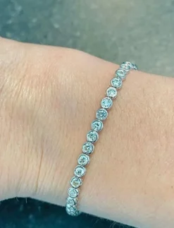 Bracelet rivière or blanc serti de 54 brillants de 0,10 carat chacun