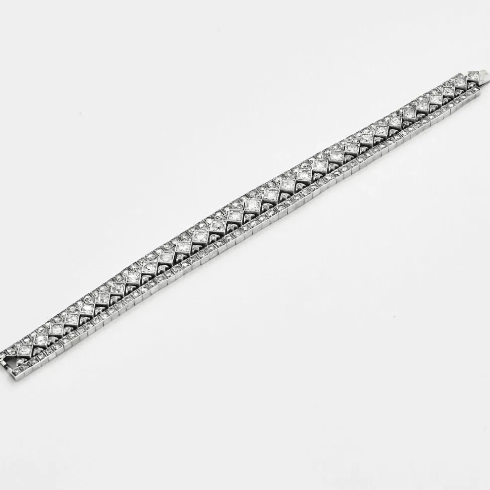 Bracelet ruban en or blanc pavé de diamants