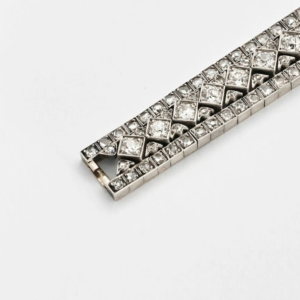 Bracelet ruban en or blanc pavé de diamants