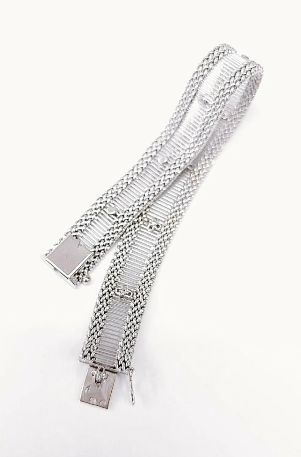 Bracelet ruban or blanc et diamants 1950-1960