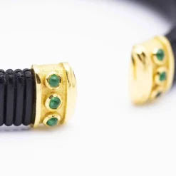 Bracelet semi-rigide en or et émeraudes