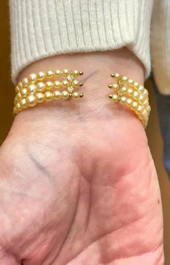 Bracelet signé Alessio Boschi , or , perles et diamants jaunes