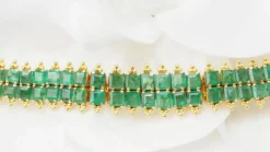 Bracelet souple en or jaune et émeraudes