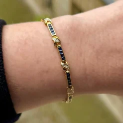 Bracelet souple or jaune, saphirs et croisillons