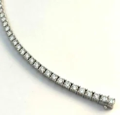 Bracelet tennis ligne en or gris serti de 60 diamants