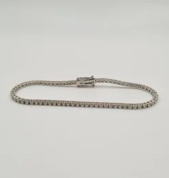 Bracelet tennis or blanc 18 carats serti de diamants