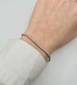 Bracelet tennis or blanc 18 carats serti de diamants