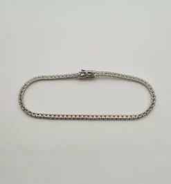 Bracelet tennis or blanc 18 carats serti de diamants