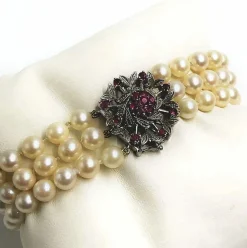 Bracelet trois rangs de Perles Rubis