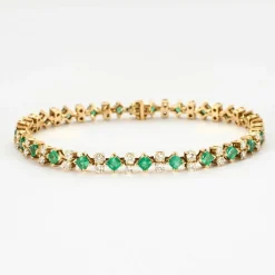 3 Bracelets ligne en or jaune saphirs, rubis, émeraudes et diamants