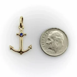 Breloque ancre signature en or 14 carats avec saphir