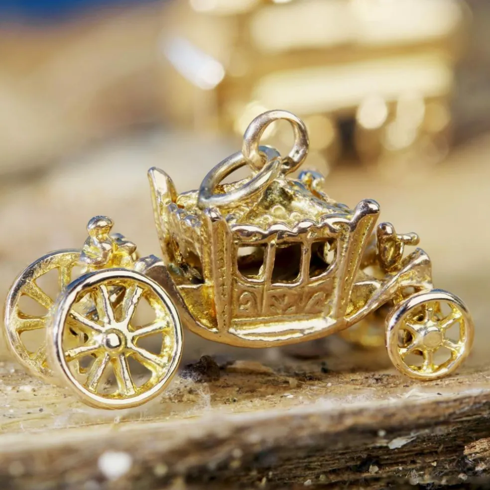 Breloque carrosse or jaune