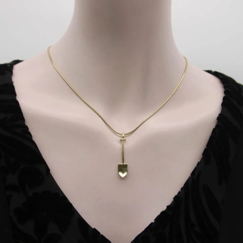 Breloque ou pendentif en forme de pelle en or jaune