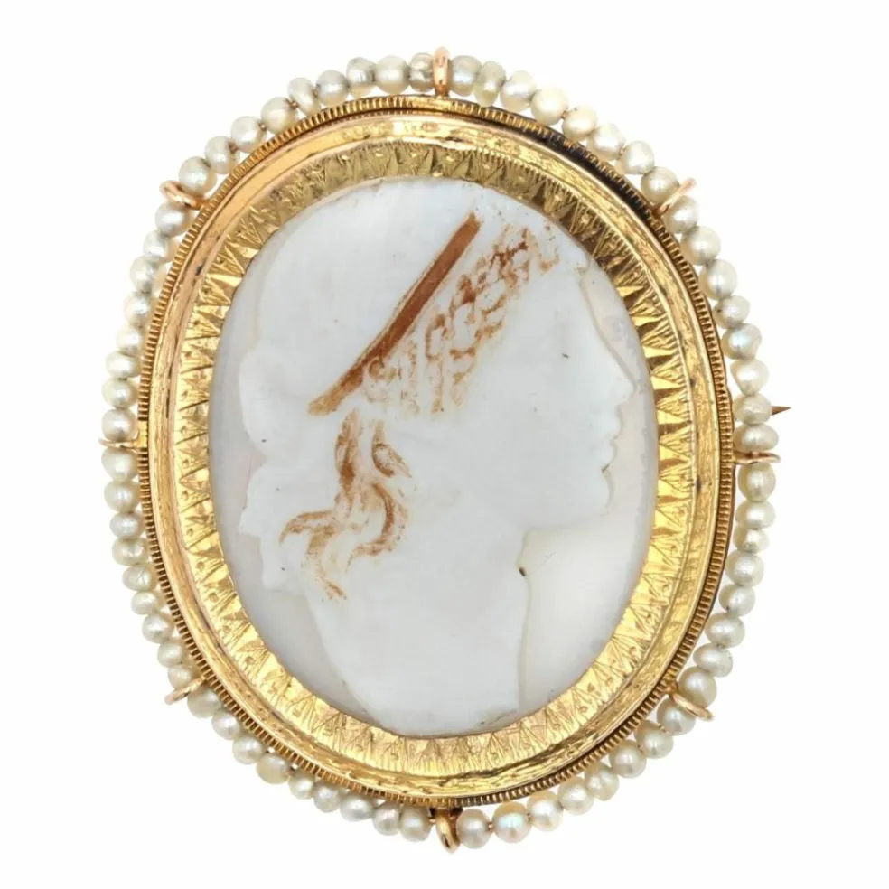 Broche ancienne Camée entourée de perles fines