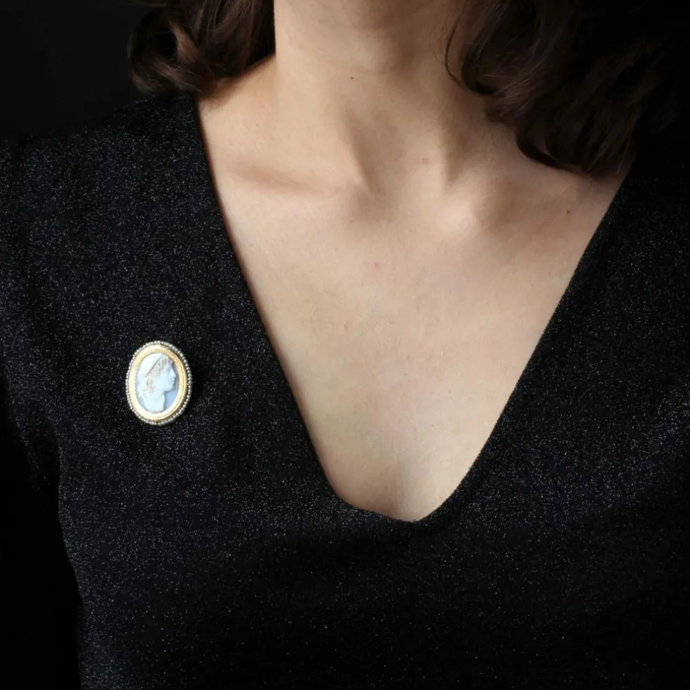 Broche ancienne Camée entourée de perles fines