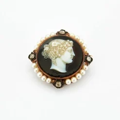 Broche Ancienne camée porte souvenir en or jaune et perles